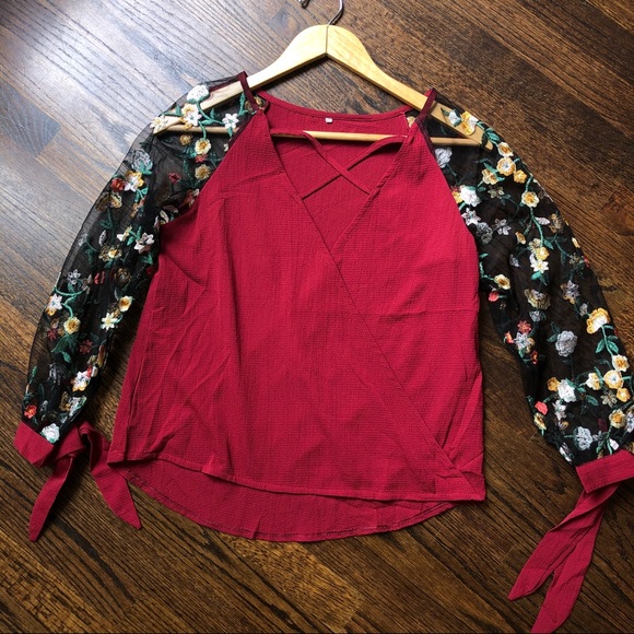 Pretty Red Top with Black S - Picture 6 of 6